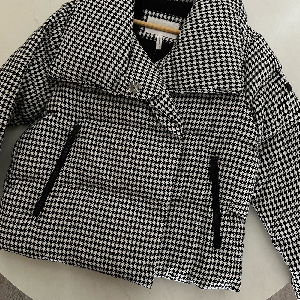 BCBG short puffer coat